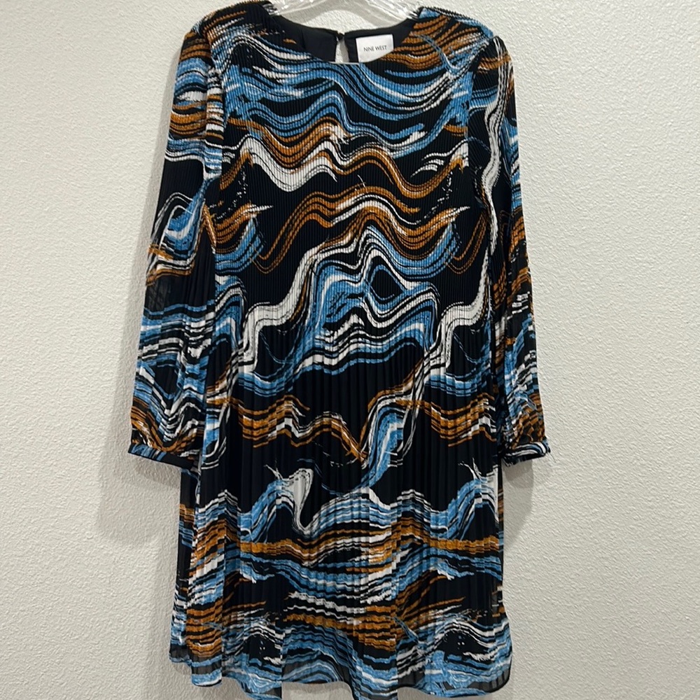 Nine West Women’s Lined Free-Flowing Dress Black Multicolored Waves SZ Small
